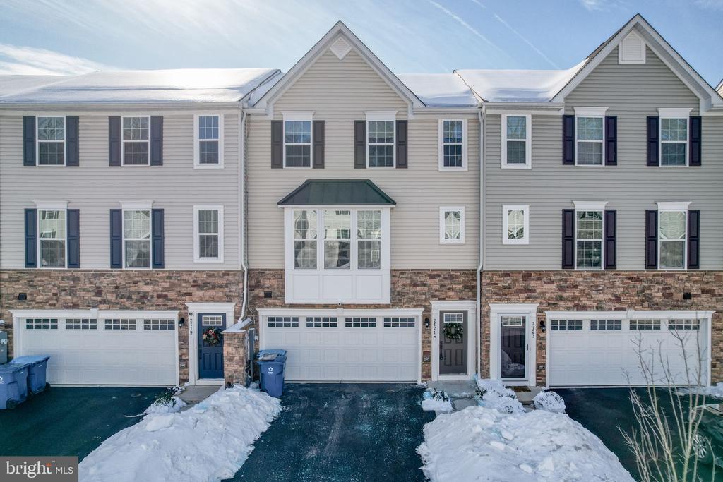 2121 RIVERS DRIVE