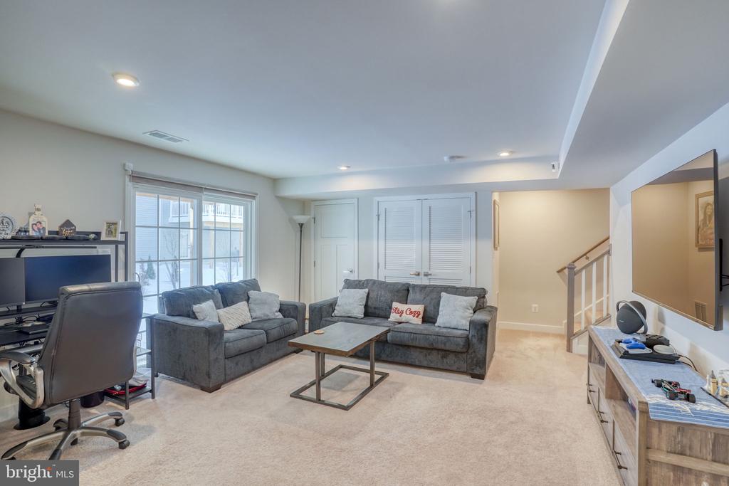 2121 RIVERS DRIVE