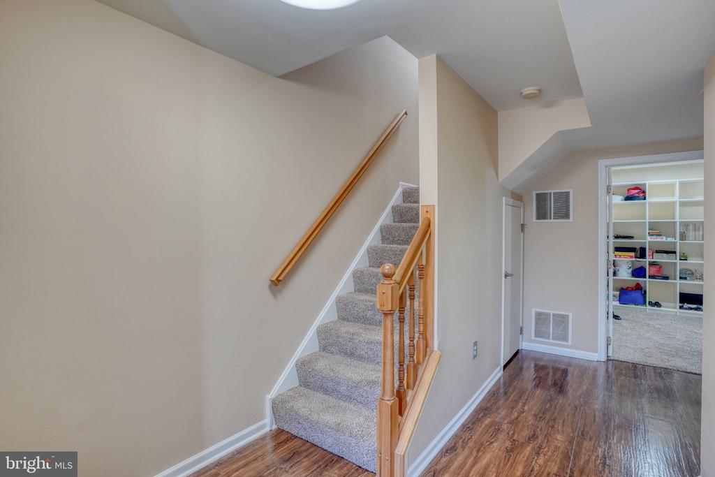 360 N BARRINGTON COURT
