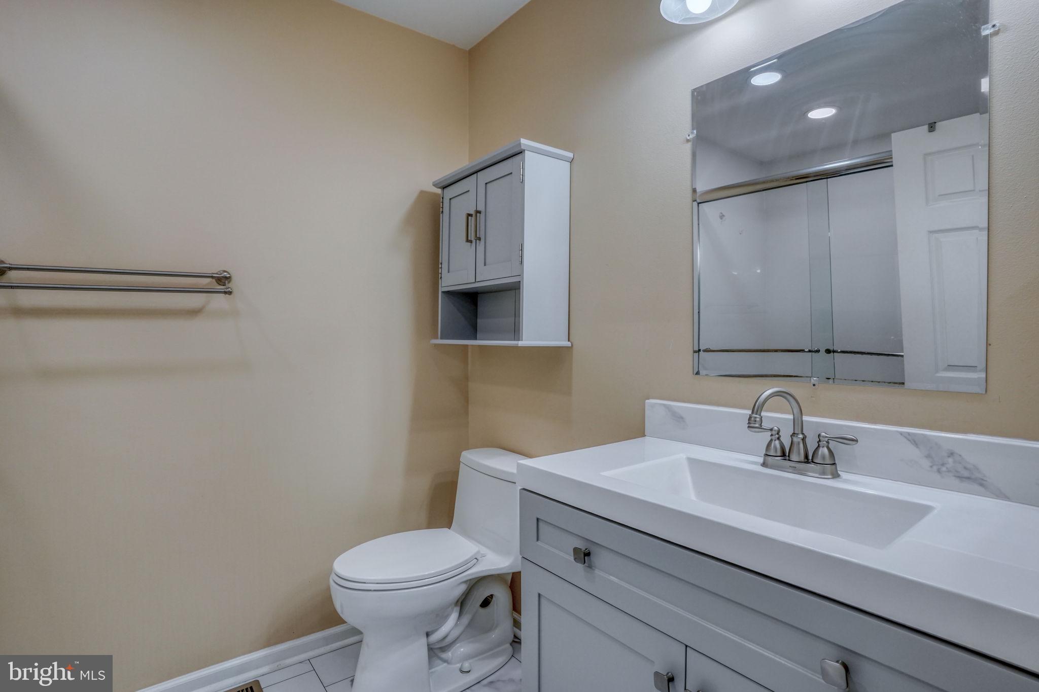 360 N BARRINGTON COURT