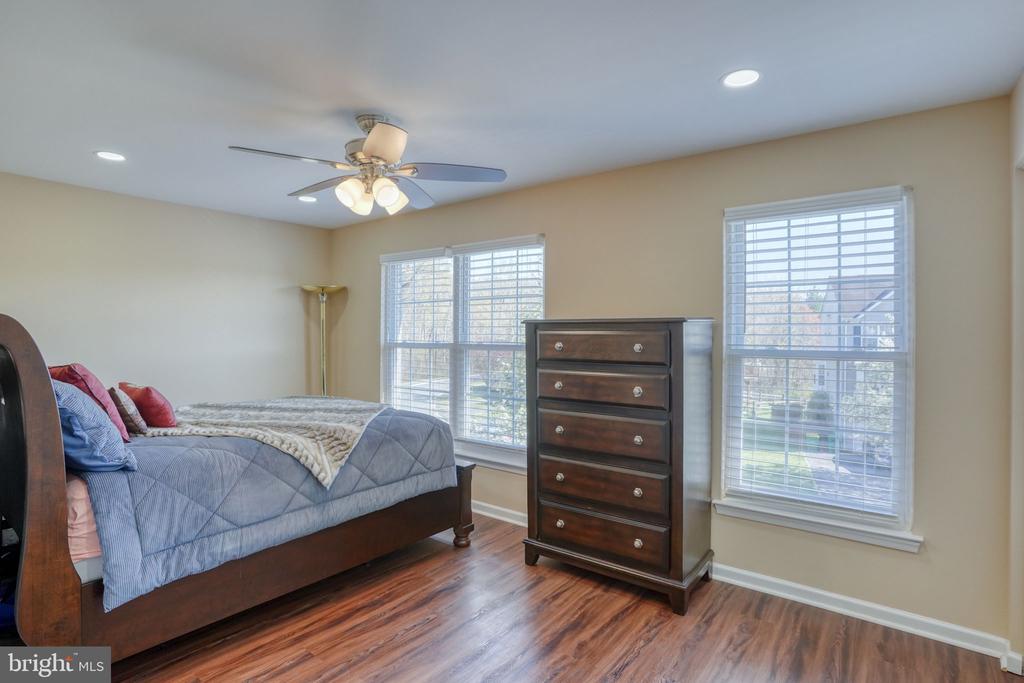360 N BARRINGTON COURT