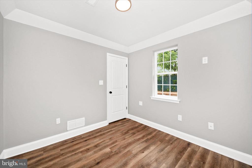 4437 DUPONT PKY