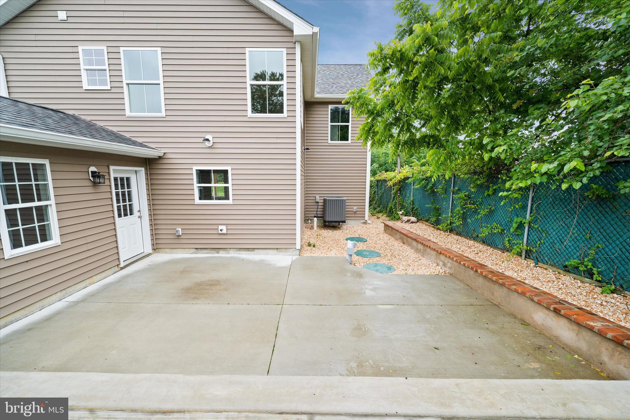 4437 DUPONT PKY