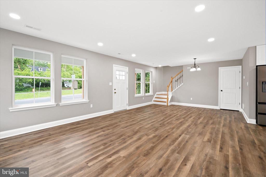 4437 DUPONT PKY