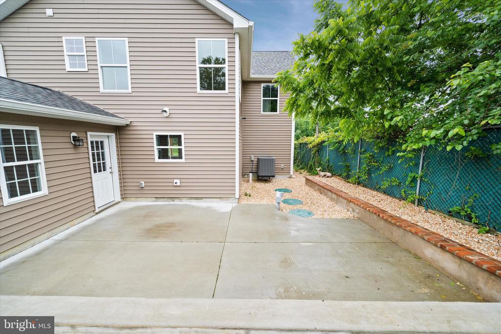 4437 DUPONT PKY