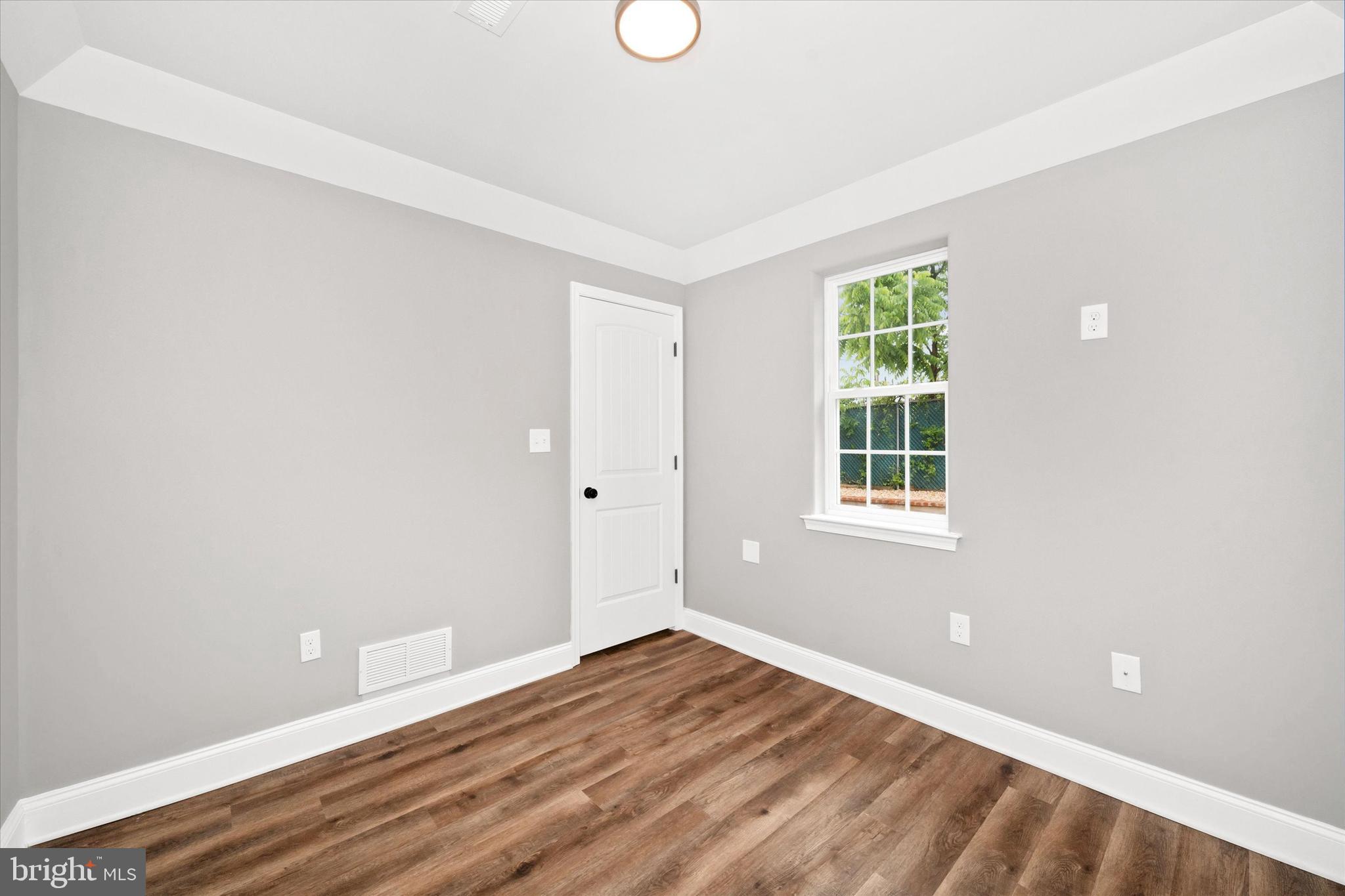4437 DUPONT PKY