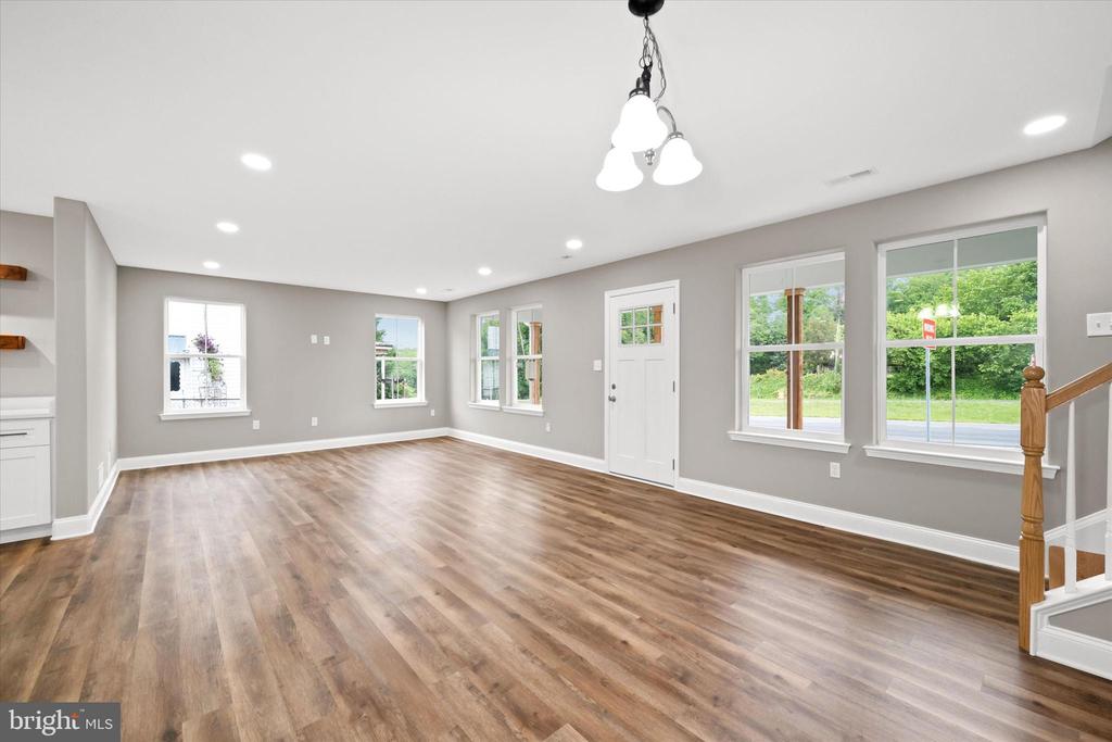 4437 DUPONT PKY