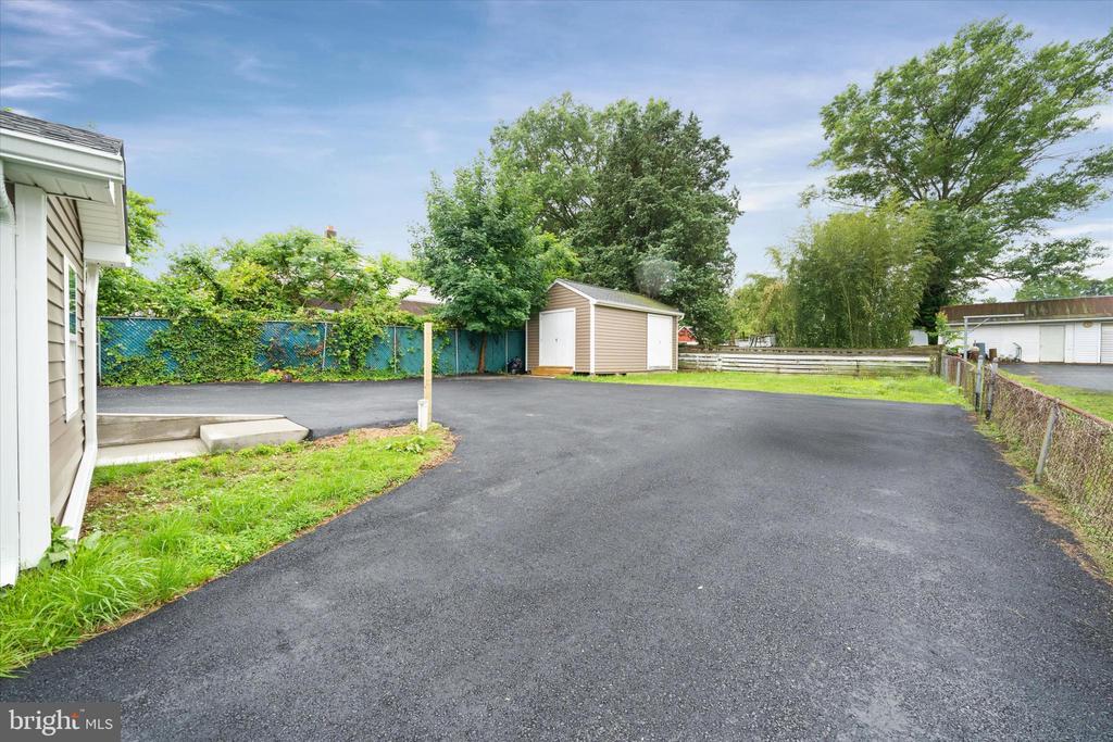 4437 DUPONT PKY