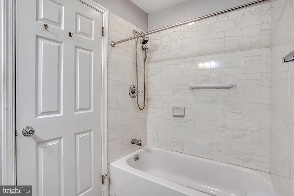 1380 BIRCH LANE E006