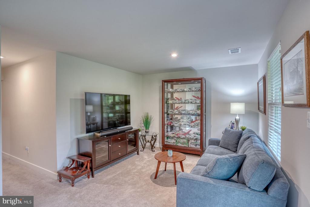 2049 RIVERS DRIVE