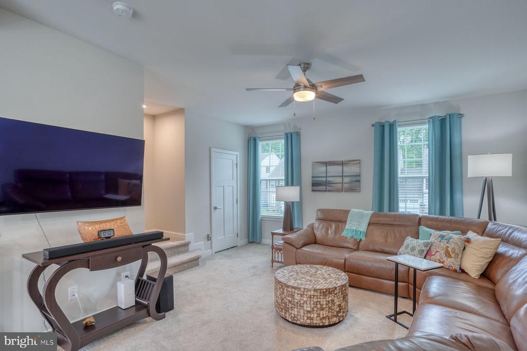 2049 RIVERS DRIVE