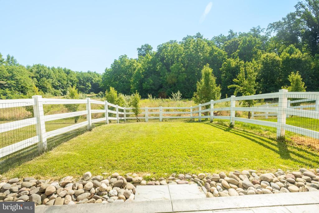 153 WYE OAK DRIVE