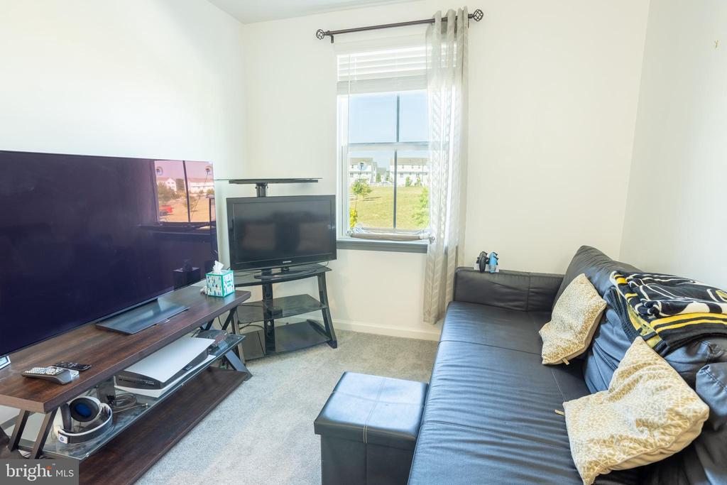 153 WYE OAK DRIVE