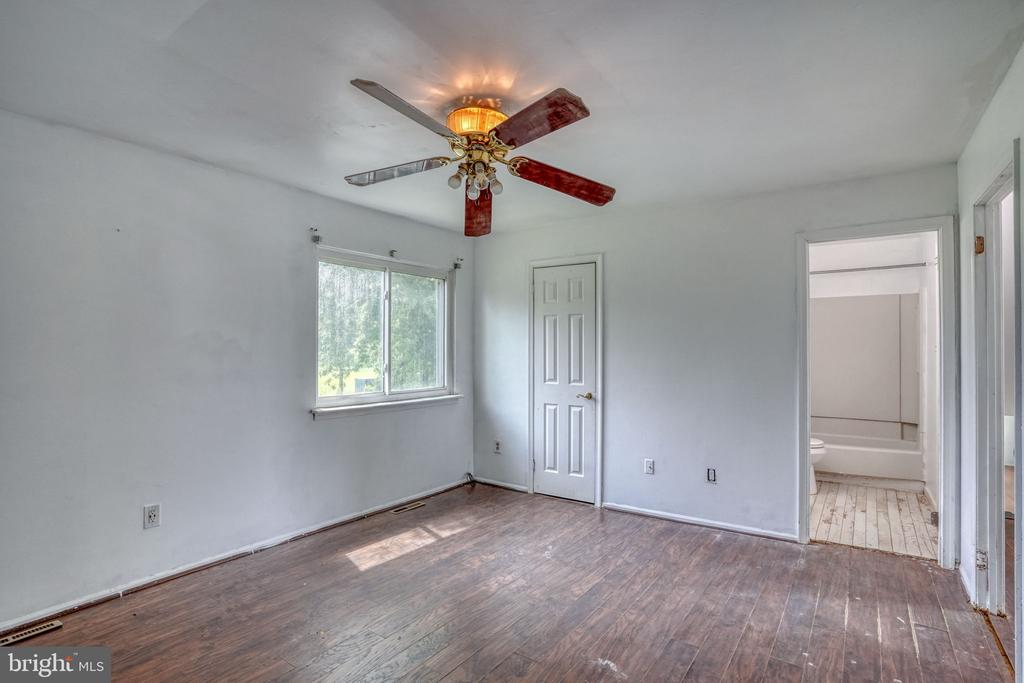 8 YORKTOWN ROAD