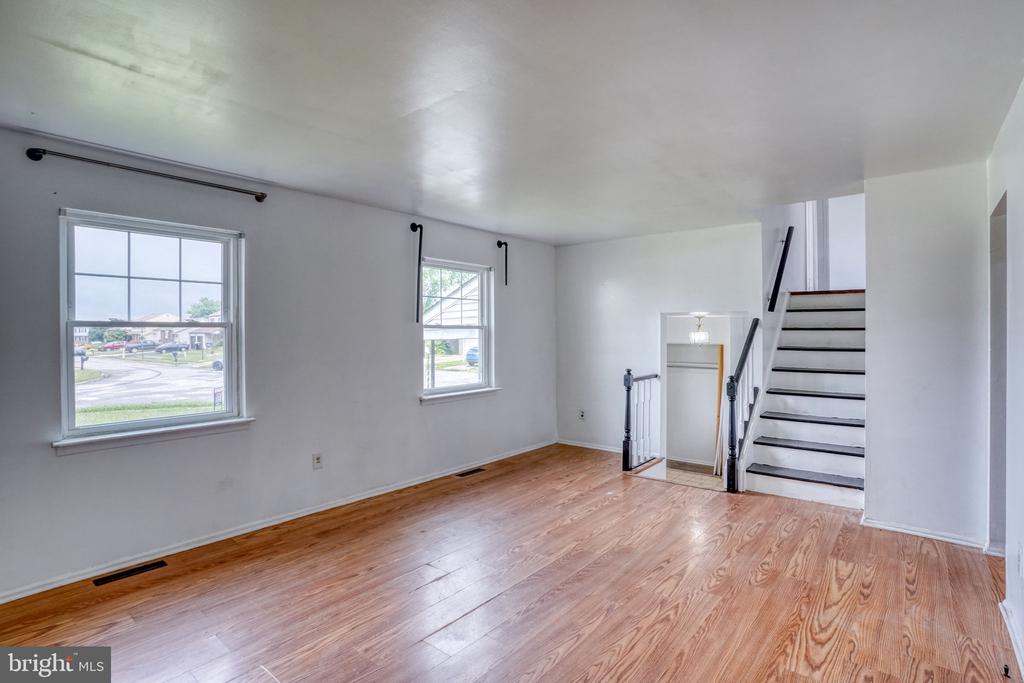 8 YORKTOWN ROAD