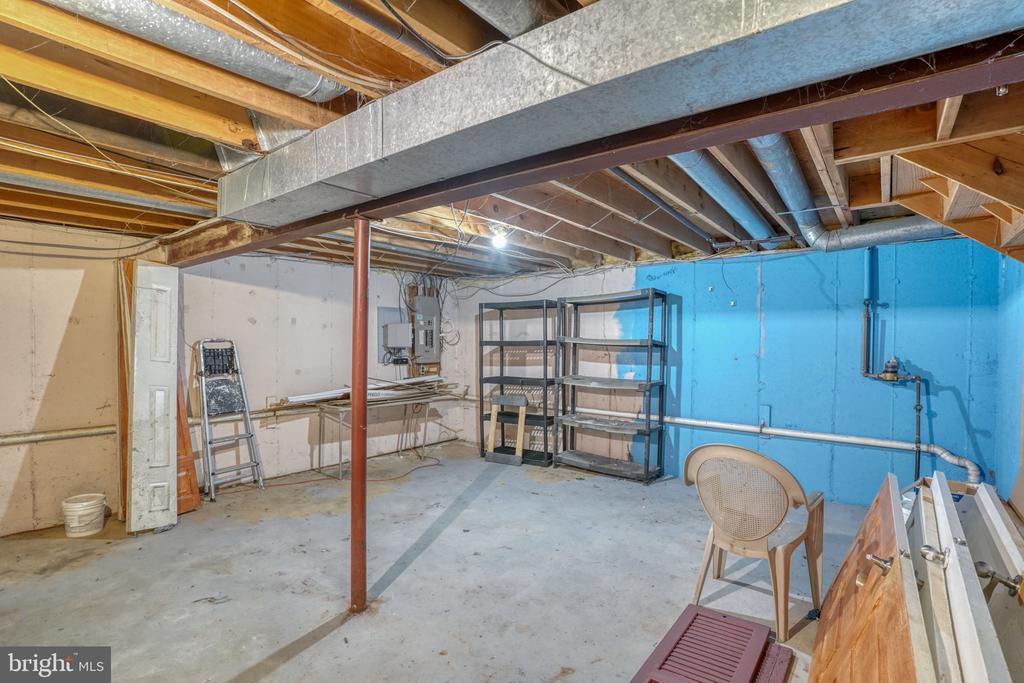 8 YORKTOWN ROAD