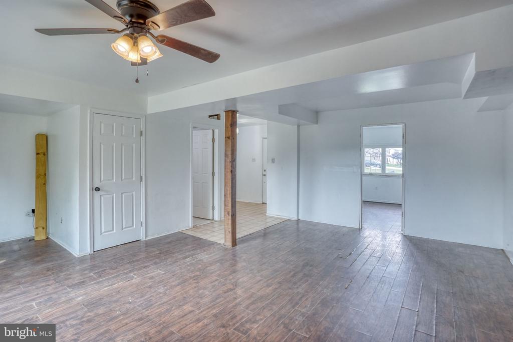 8 YORKTOWN ROAD