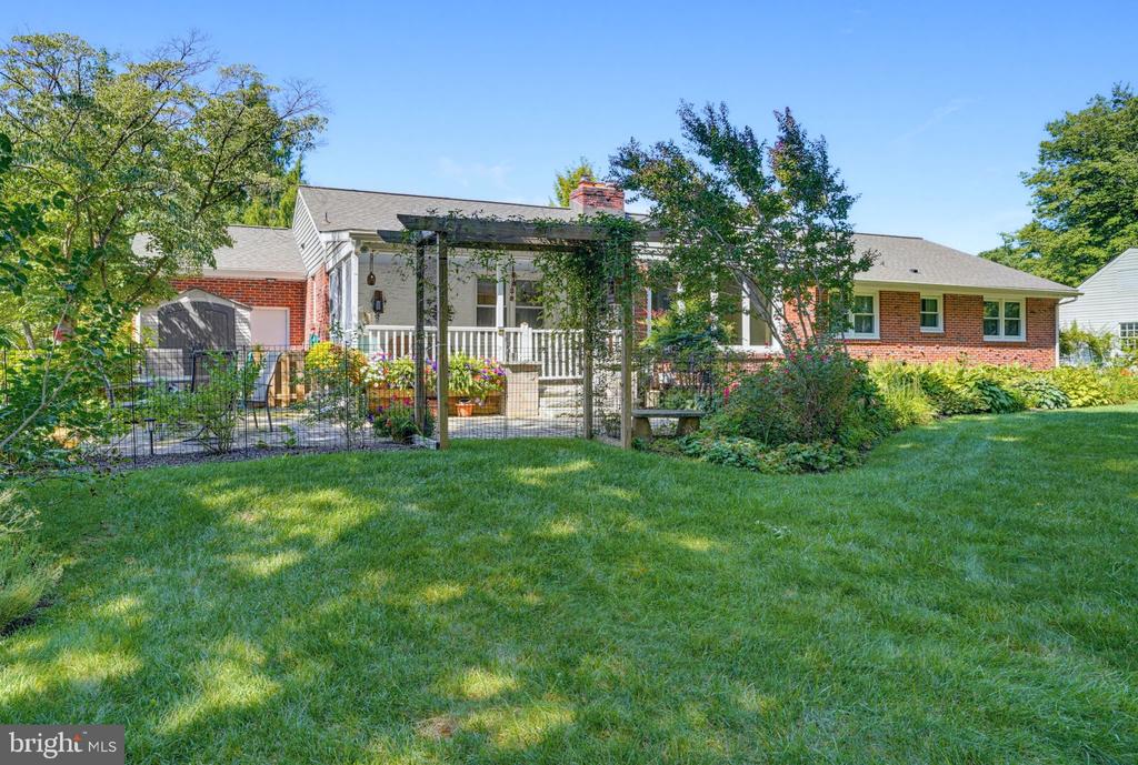 1409 IVY DRIVE