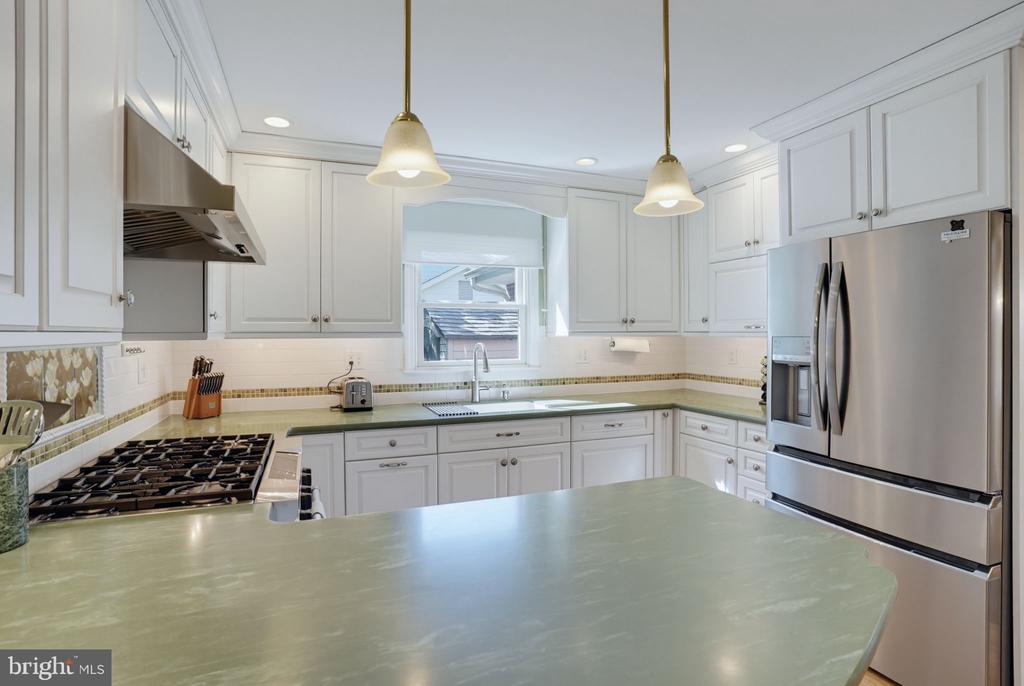 1409 IVY DRIVE