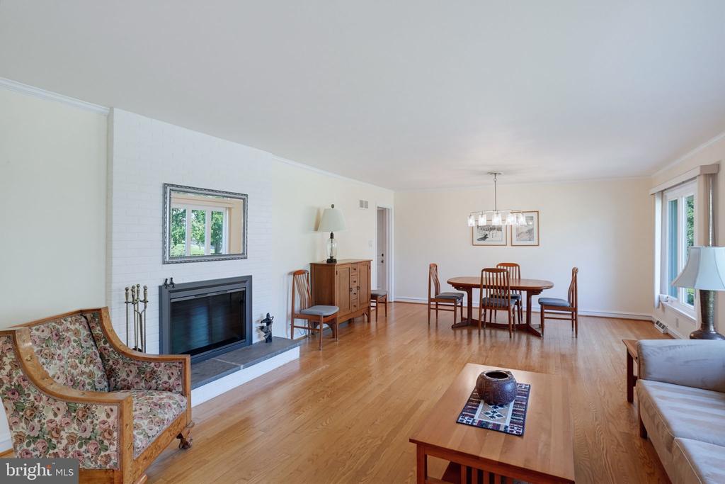 1409 IVY DRIVE