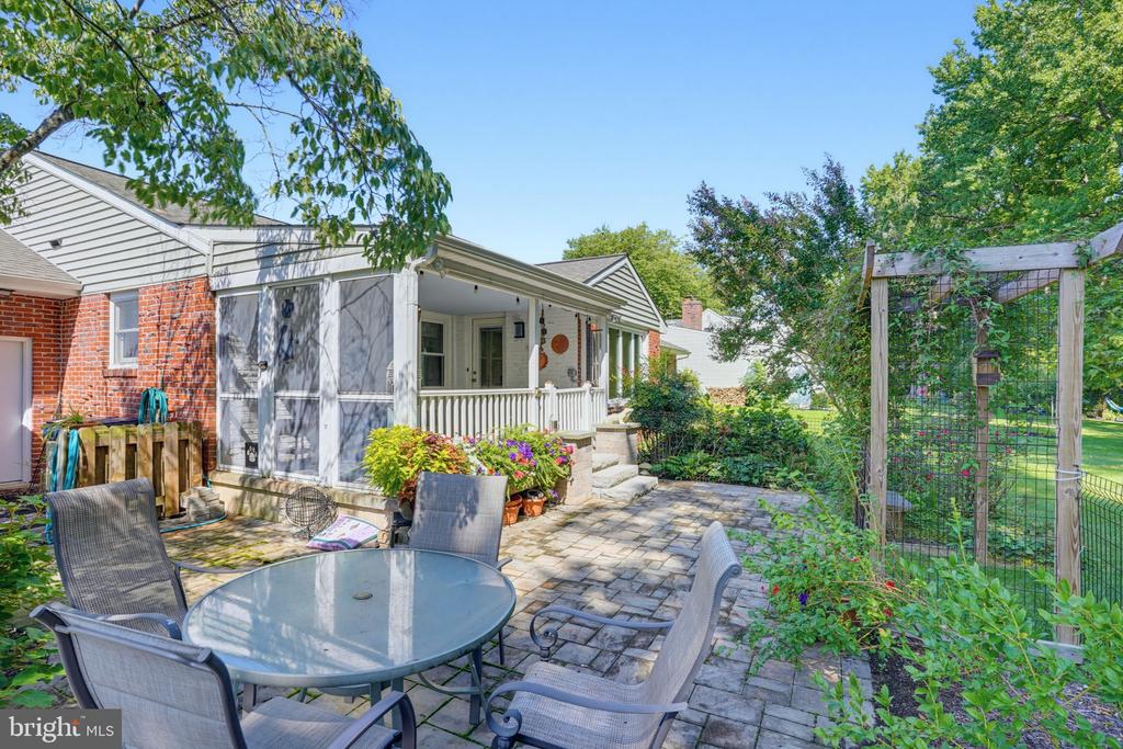 1409 IVY DRIVE