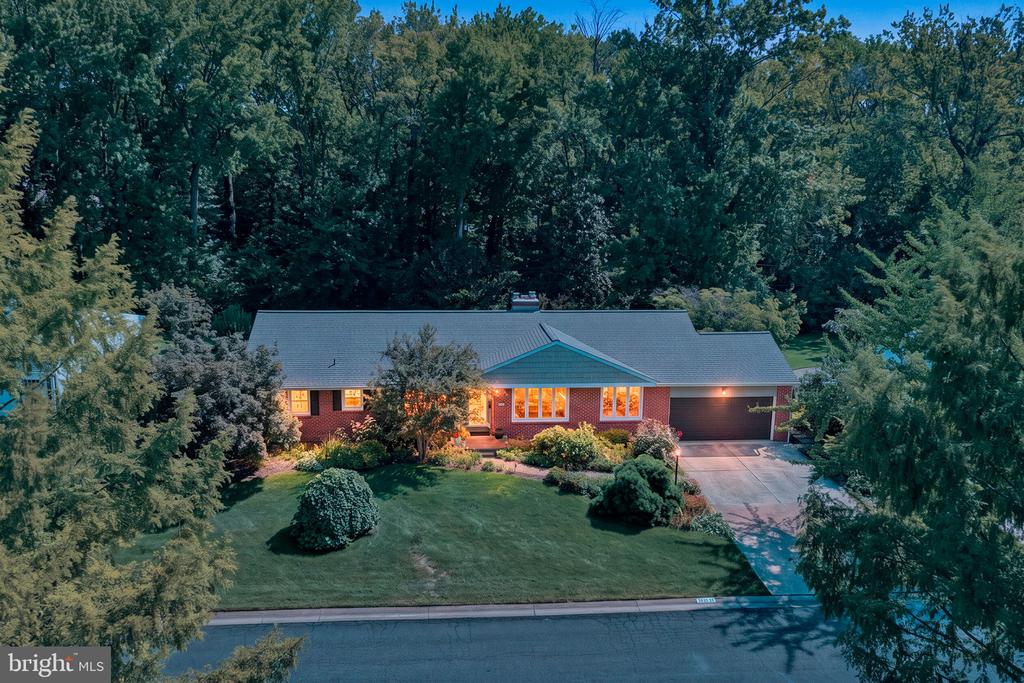 1409 IVY DRIVE