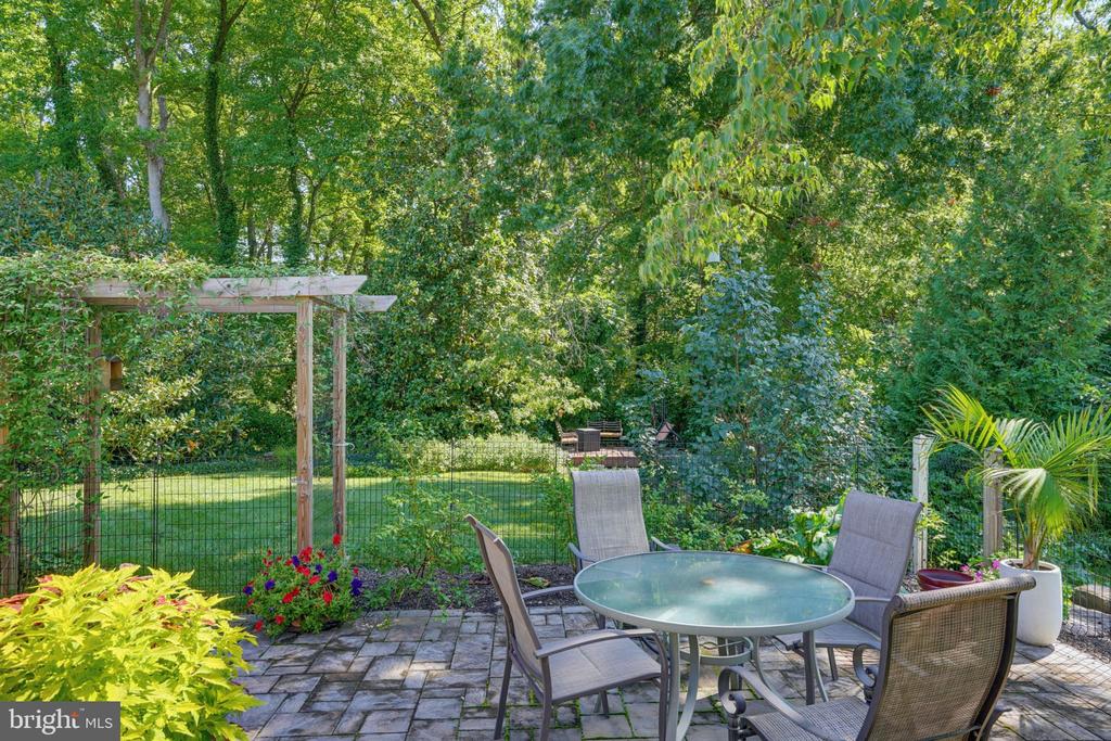 1409 IVY DRIVE