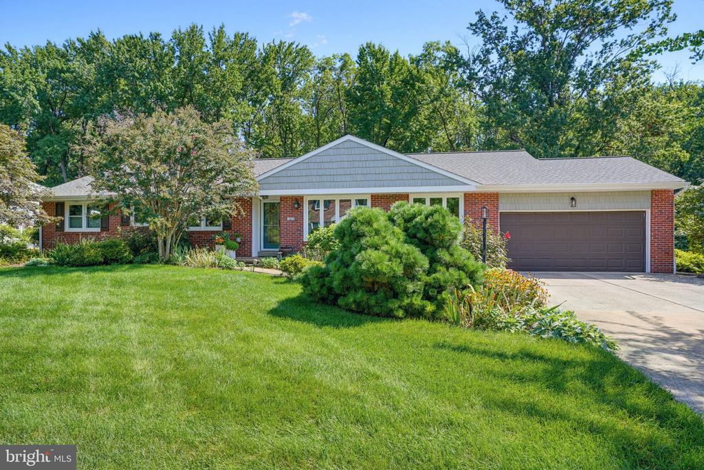 1409 IVY DRIVE