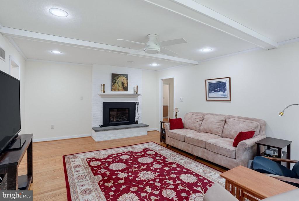 1409 IVY DRIVE