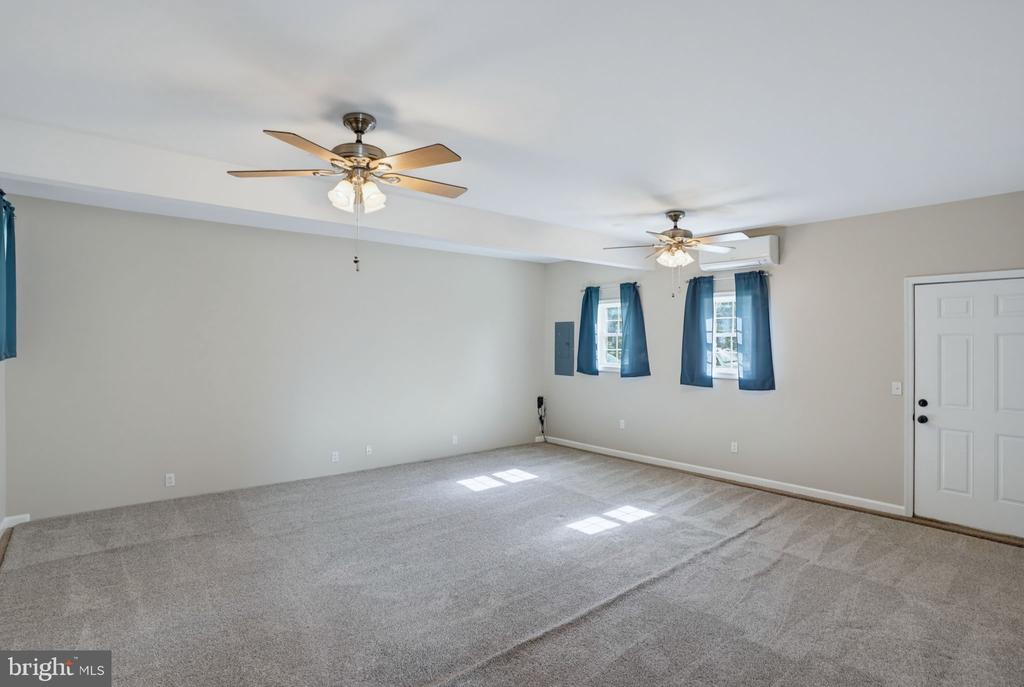103 GREEN MEADOW CIRCLE