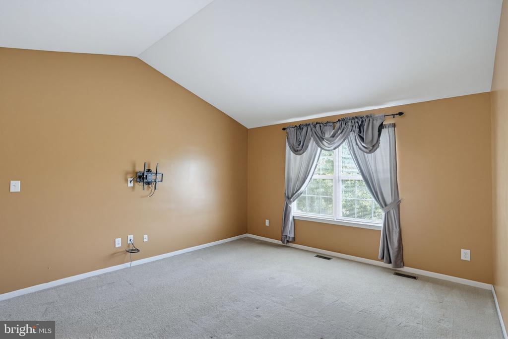103 GREEN MEADOW CIRCLE