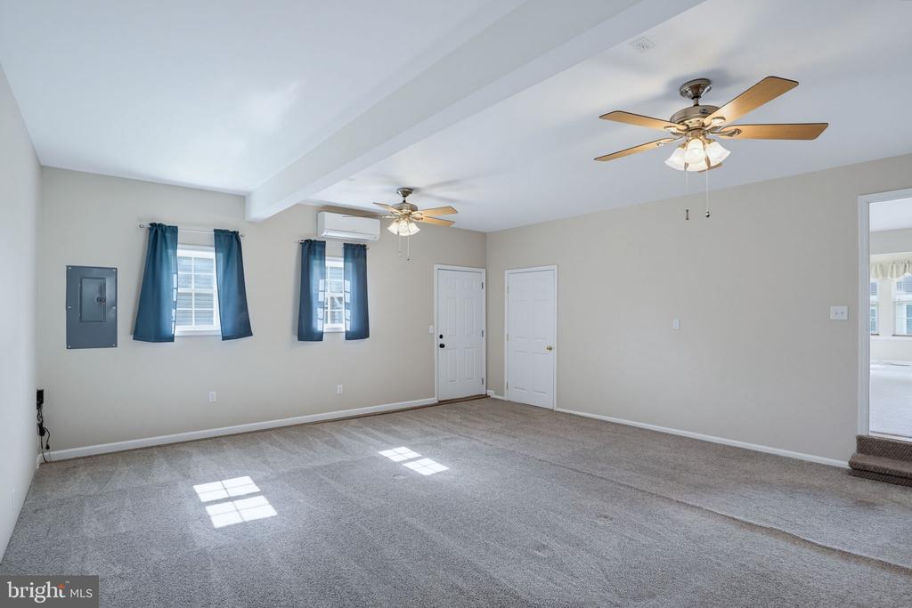 103 GREEN MEADOW CIRCLE