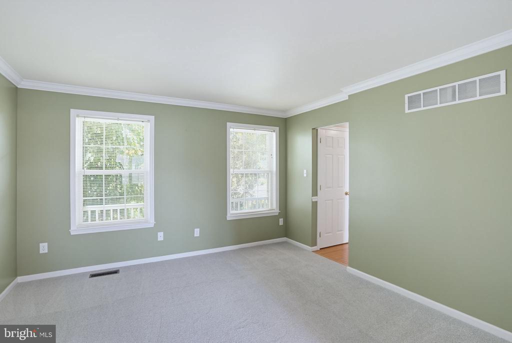 103 GREEN MEADOW CIRCLE