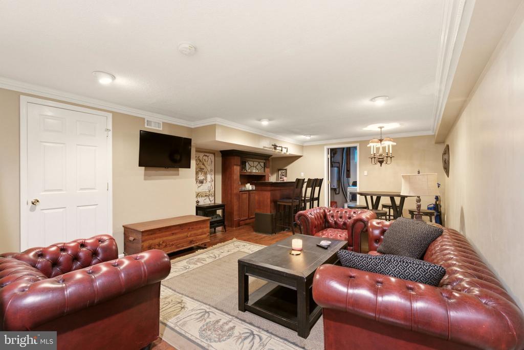 18 JONATHAN DRIVE