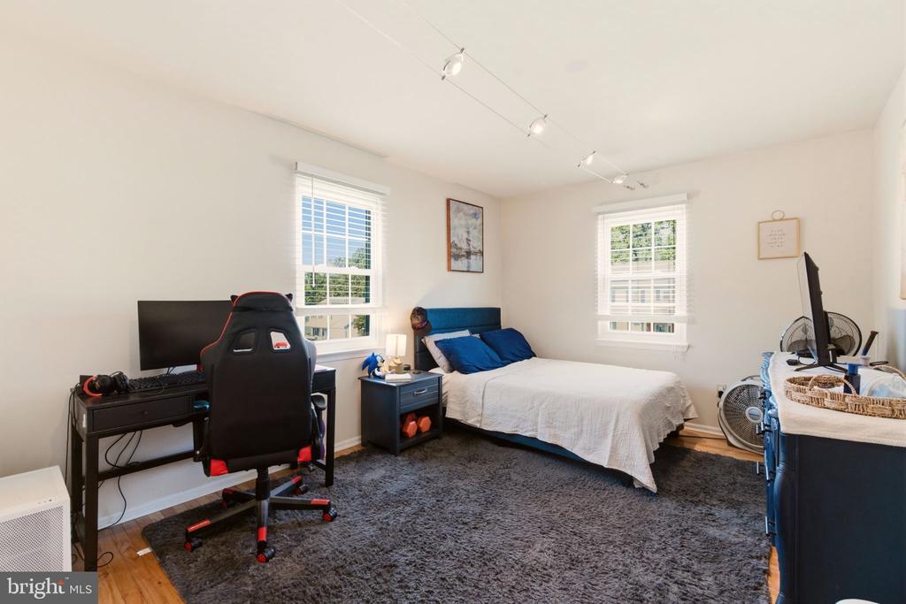 18 JONATHAN DRIVE