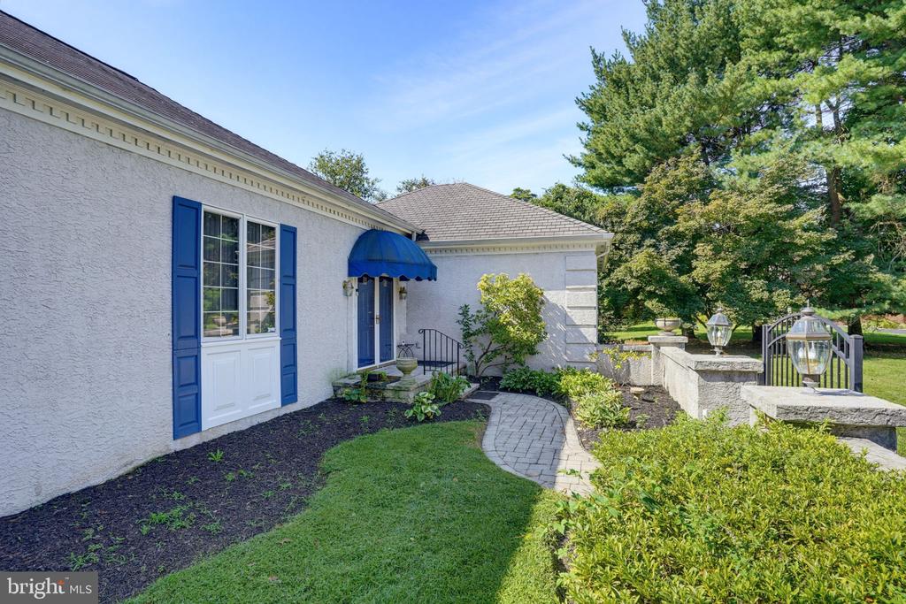 9 MCCORMICK DRIVE