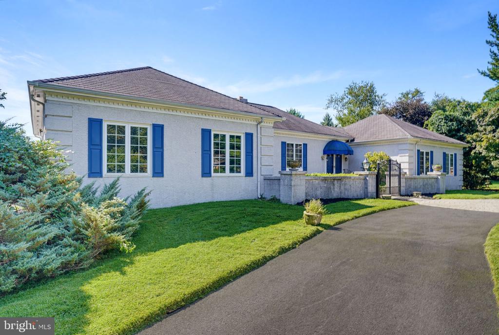 9 MCCORMICK DRIVE