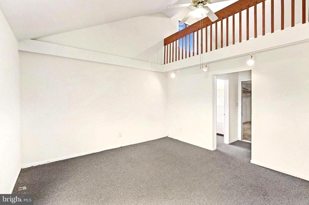 3 E SAINT JOSEPH COURT