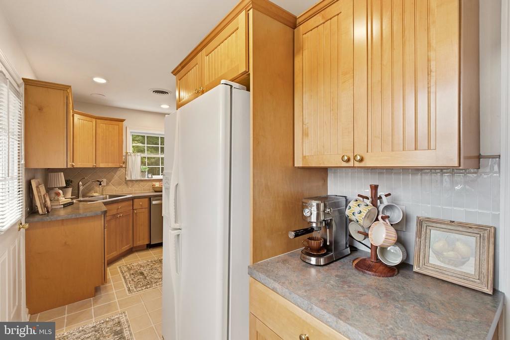 2409 TAPLEY LANE