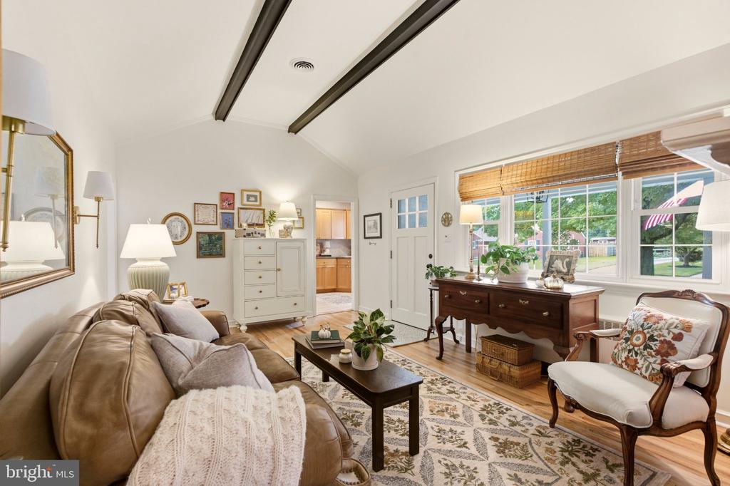 2409 TAPLEY LANE