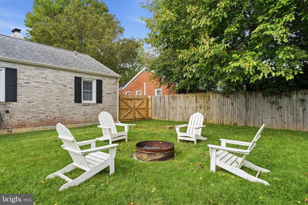 2409 TAPLEY LANE
