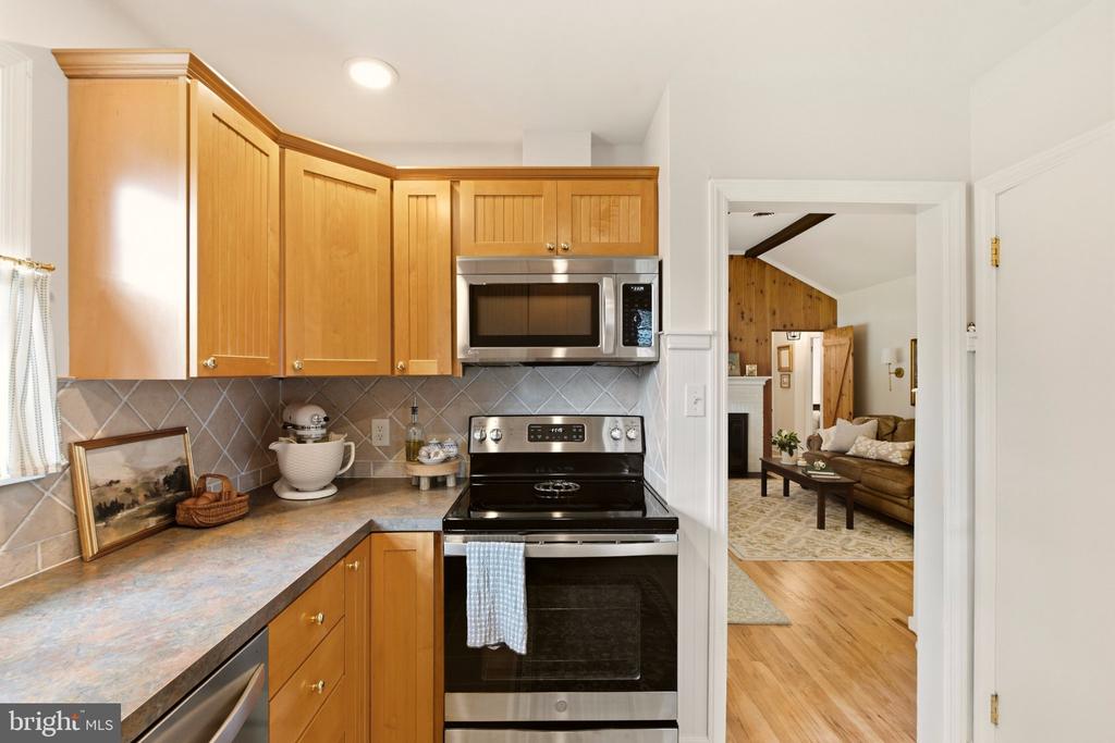 2409 TAPLEY LANE