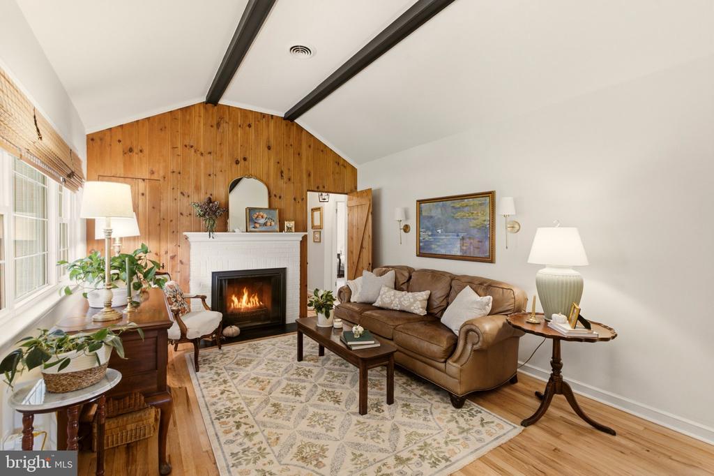 2409 TAPLEY LANE