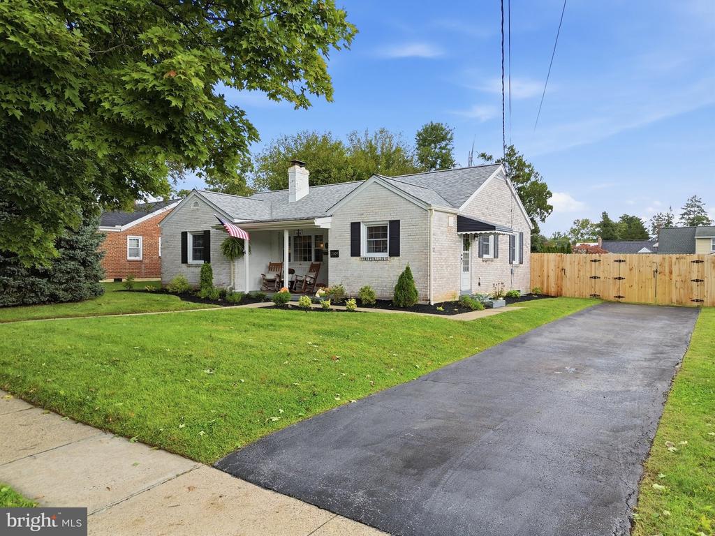 2409 TAPLEY LANE