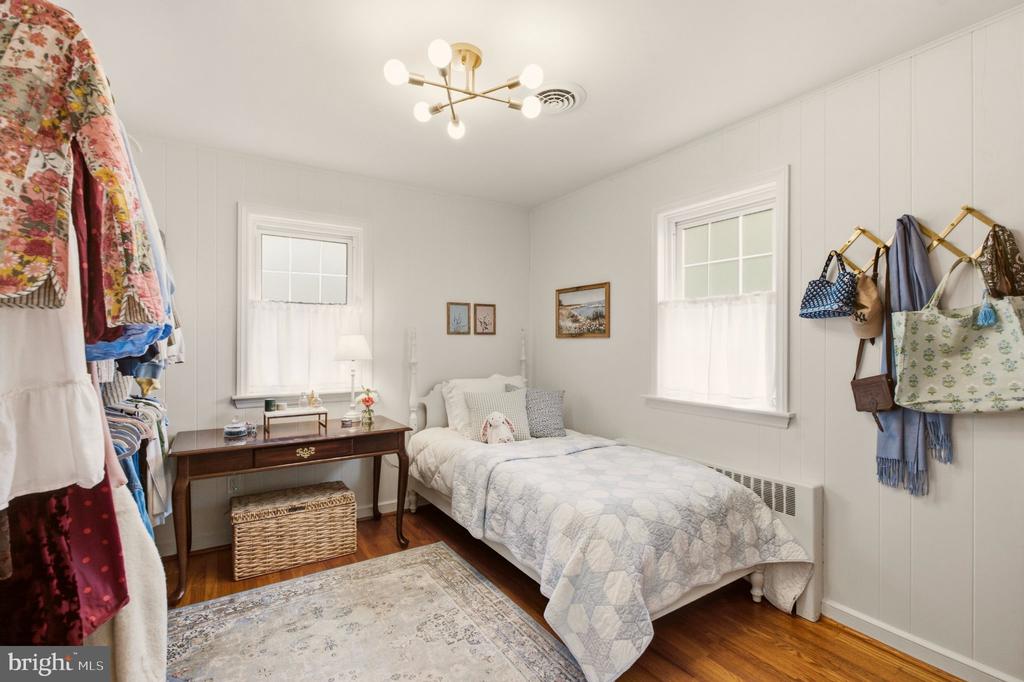 2409 TAPLEY LANE