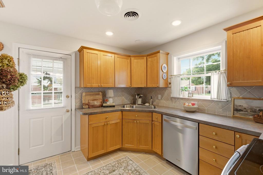 2409 TAPLEY LANE