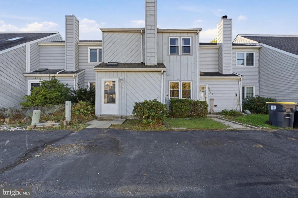 141 VALLEY CIRCLE