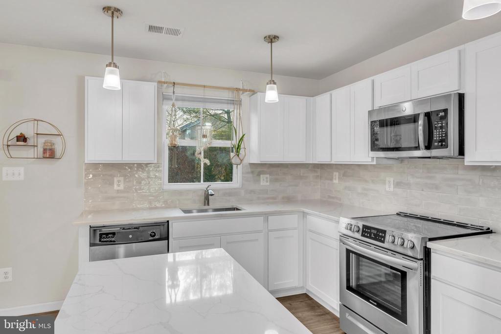 48 Azalea Cir