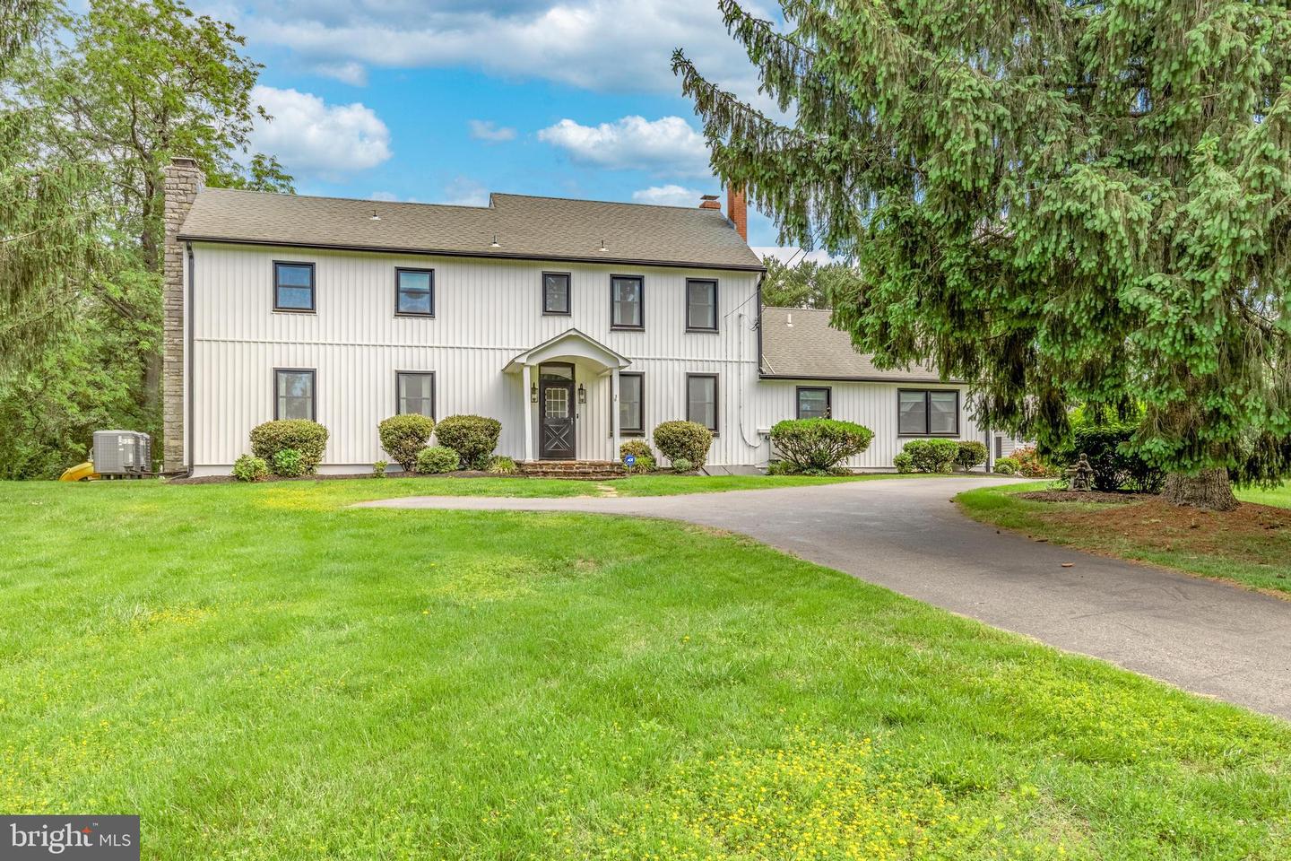 65 Hillcrest Ln