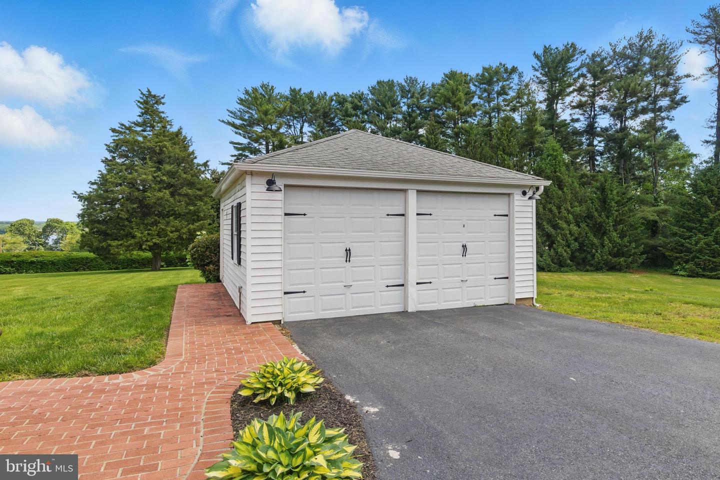 65 Hillcrest Ln